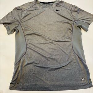 Nike Men's Short Sleeve Gray Performance Tee size Extra Large